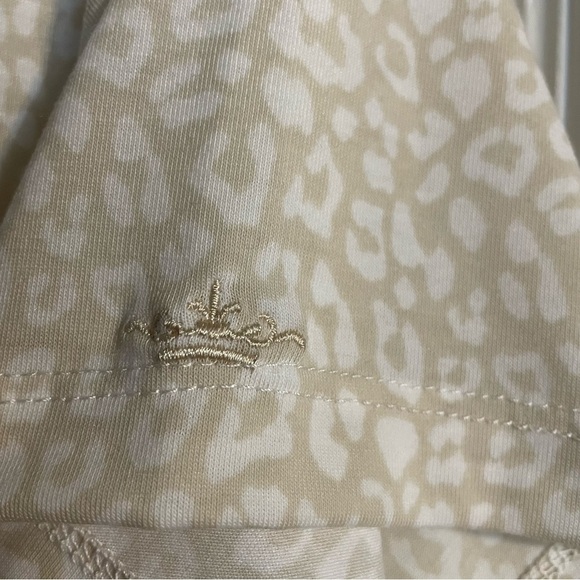 The Royal Standard Leopard Print Crew Neck Short Sleeve Tee Shirt Beige White - Picture 5 of 6